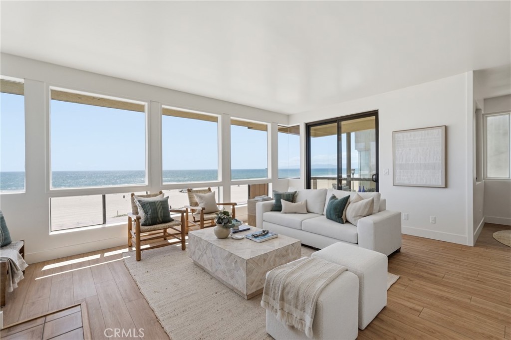 2516 The Strand Property Photo 50