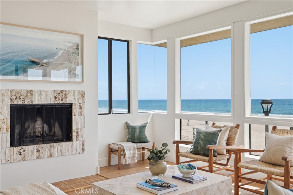2516 The Strand Property Photo 51