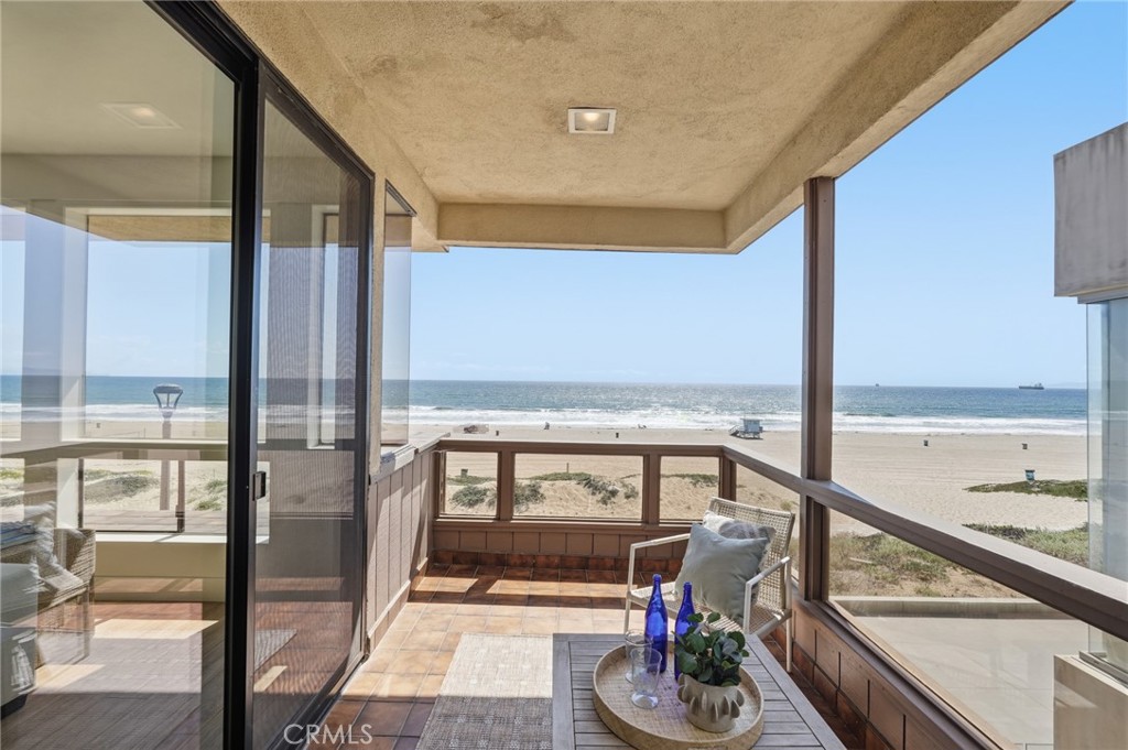 2516 The Strand Property Photo 53