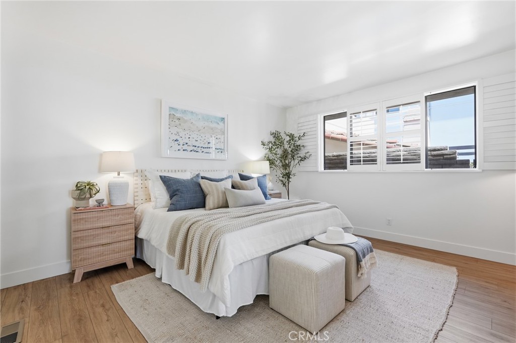 2516 The Strand Property Photo 58
