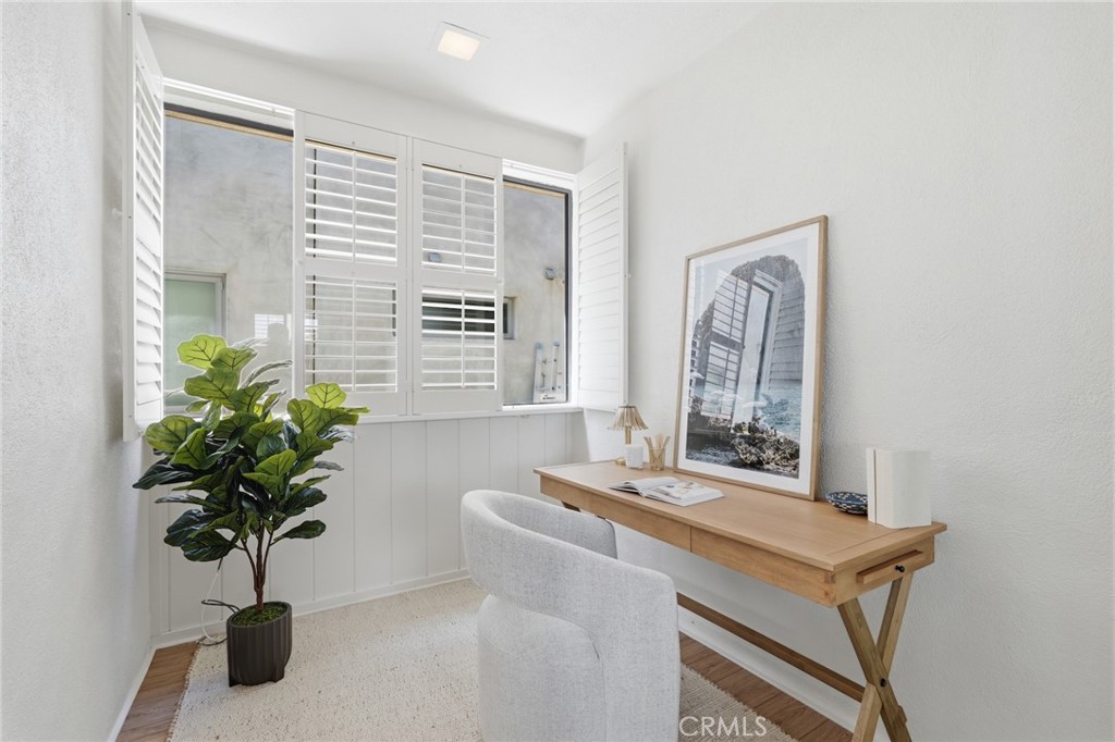 2516 The Strand Property Photo 59