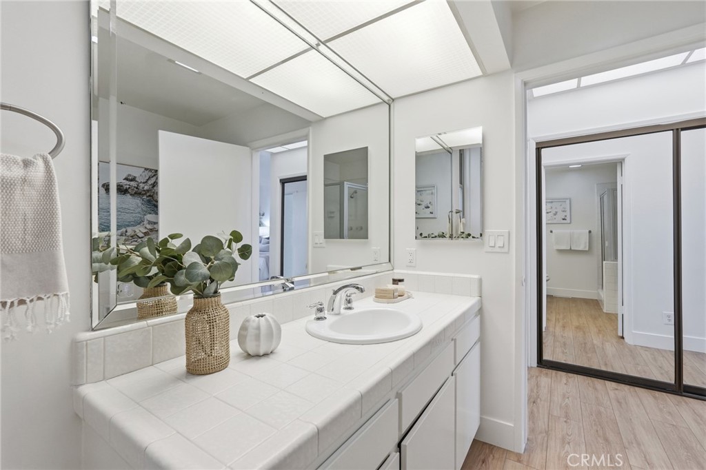 2516 The Strand Property Photo 60