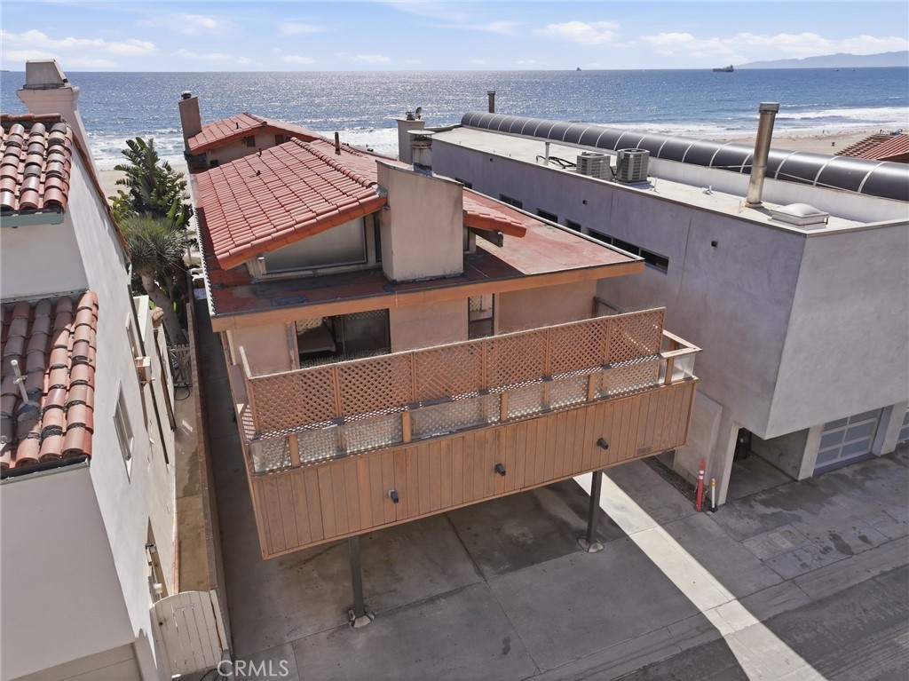 2516 The Strand Property Photo 70