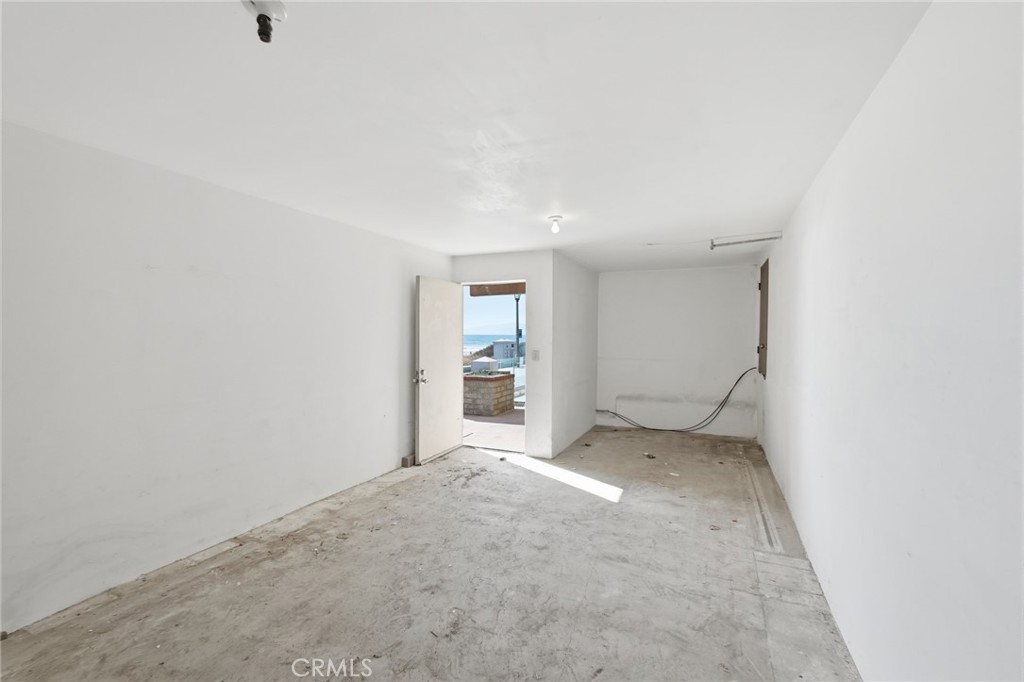 2516 The Strand Property Photo 72