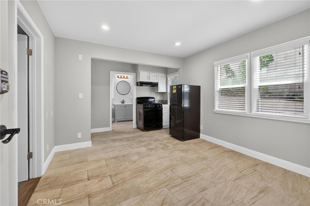 610 E Fairview Boulevard 3/4 Property Photo 4