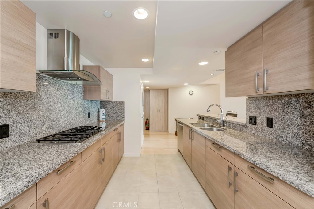 13650 Marina Pointe Drive 1506 Property Photo 6