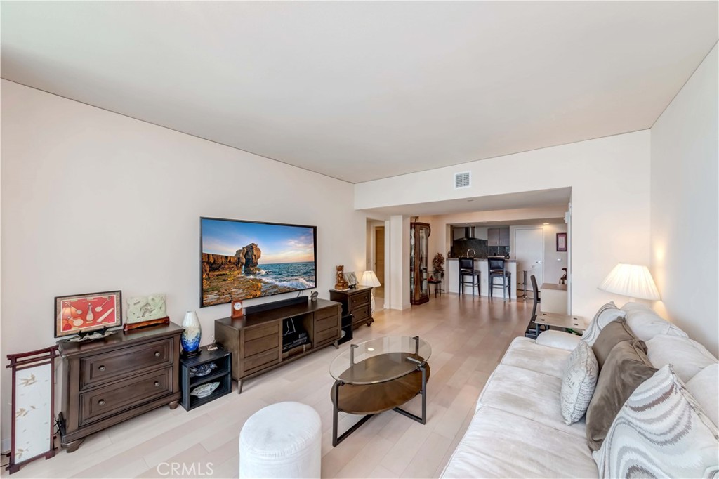 13650 Marina Pointe Drive 1506 Property Photo 7