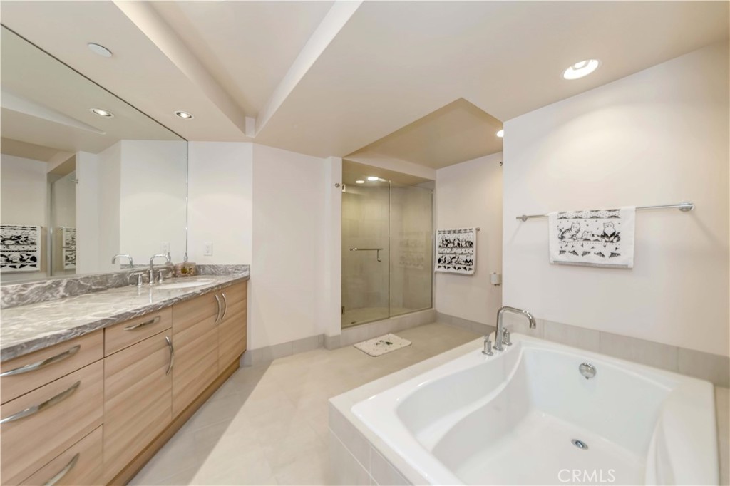 13650 Marina Pointe Drive 1506 Property Photo 16
