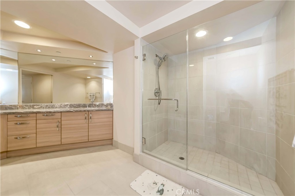 13650 Marina Pointe Drive 1506 Property Photo 17