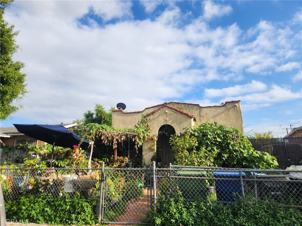 806 E 105th Street Property Photo 1