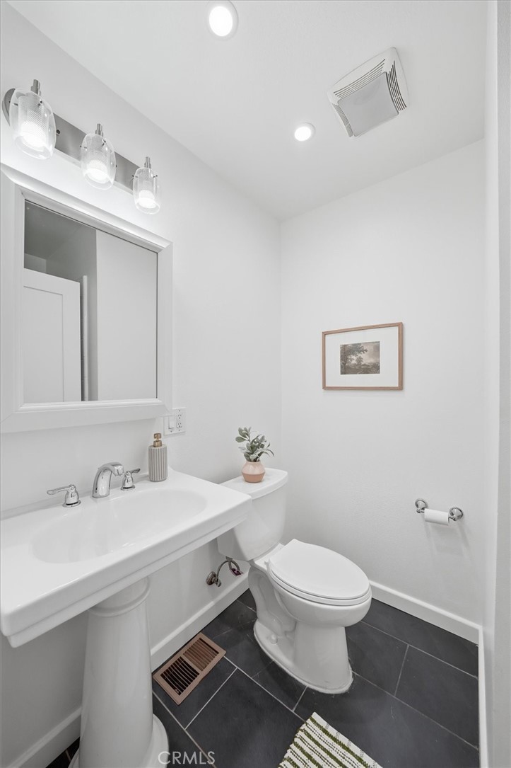 2448 Riverside Pl Property Photo 19