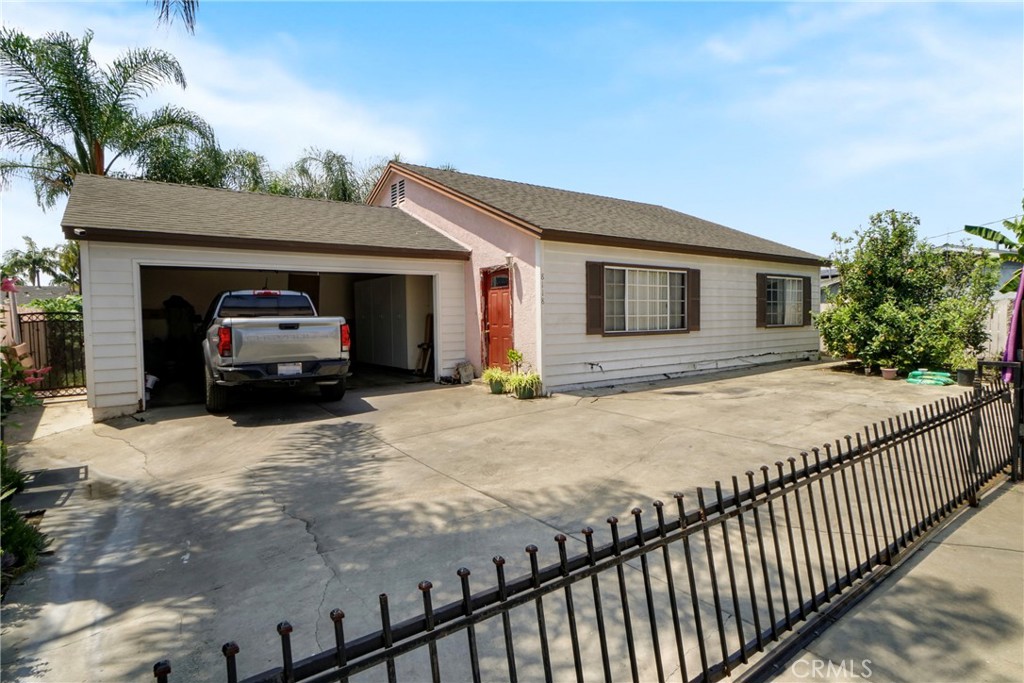 8118 Alameda Property Photo 4