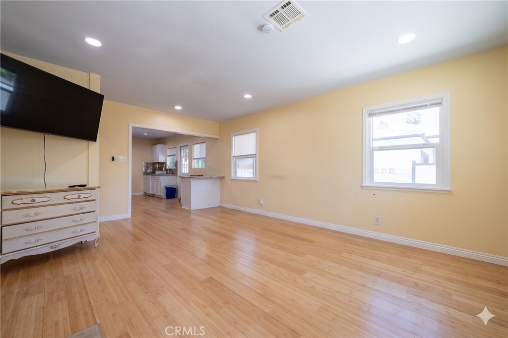 8017 Noble Property Photo 8
