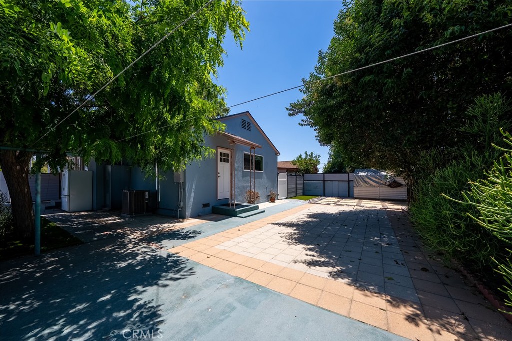 8017 Noble Property Photo 18