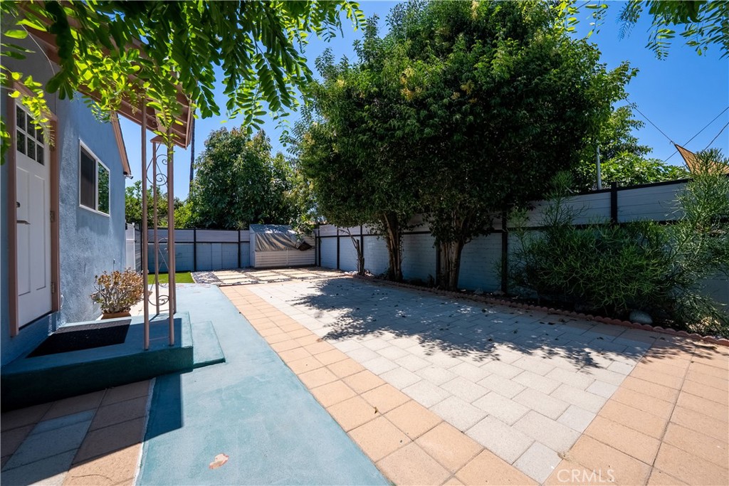 8017 Noble Property Photo 20