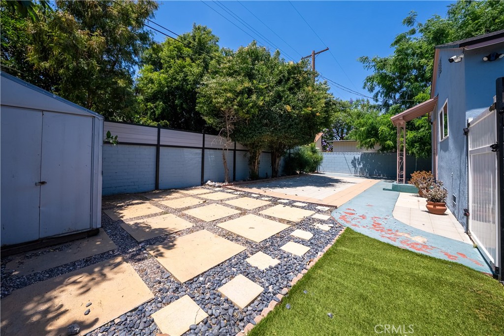 8017 Noble Property Photo 21