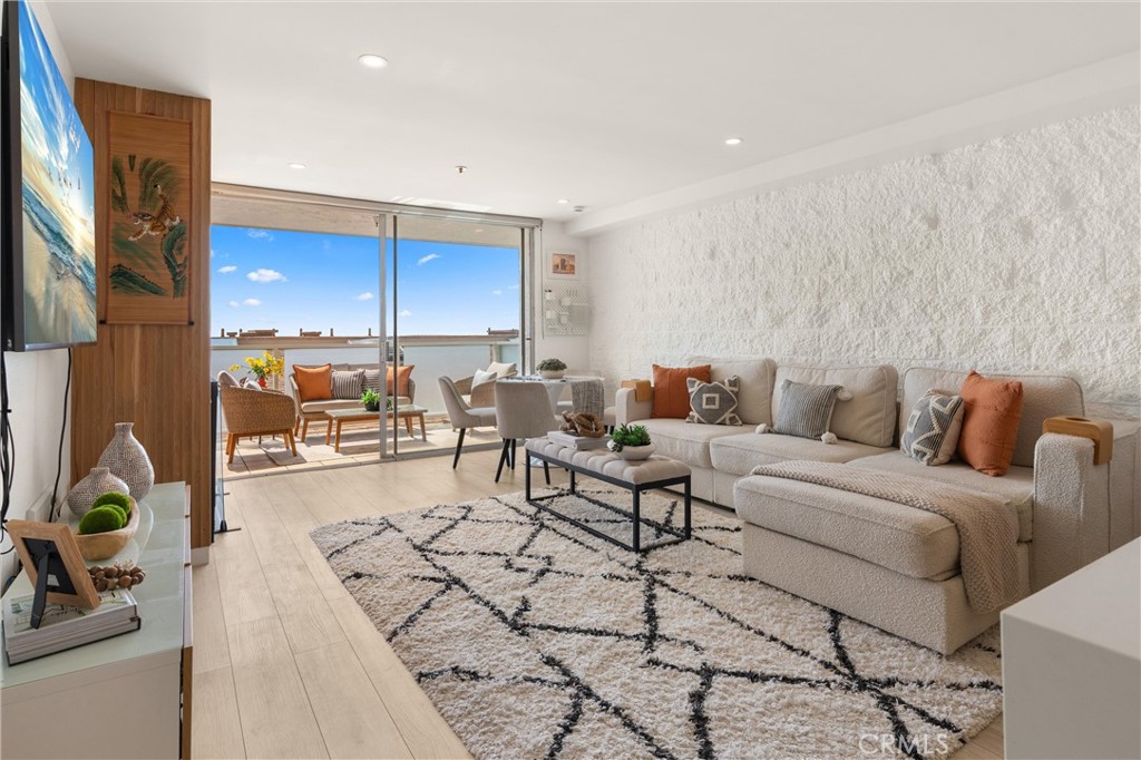615 Esplanade 503 Property Photo 6