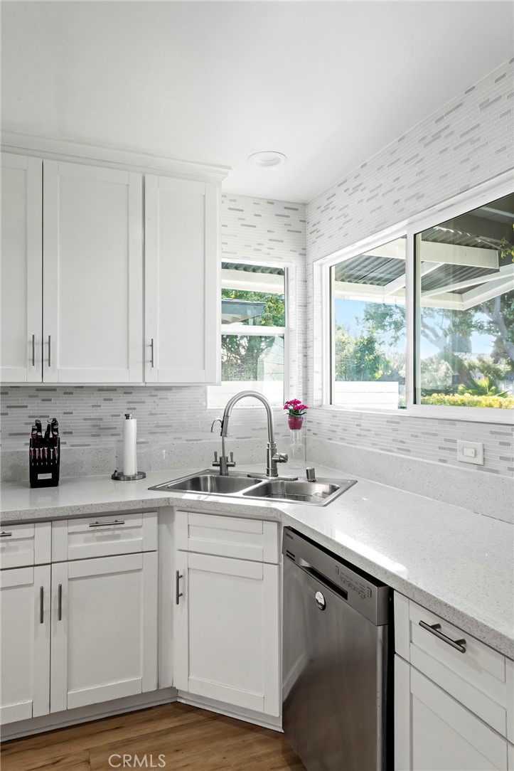 5231 Glasgow Way Property Photo 8