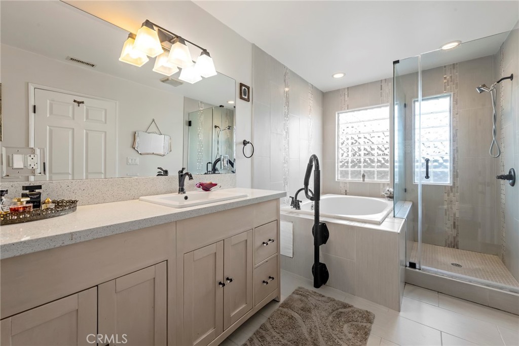 5231 Glasgow Way Property Photo 14