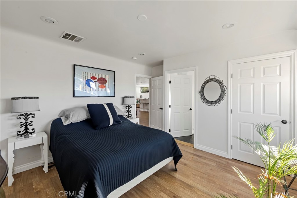 5231 Glasgow Way Property Photo 15