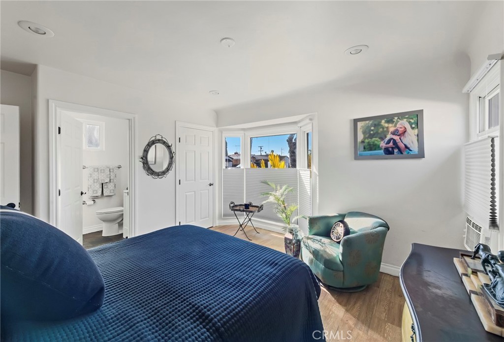 5231 Glasgow Way Property Photo 16