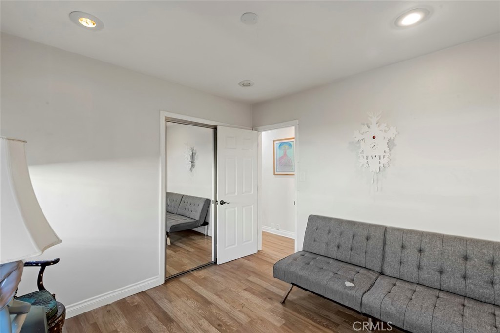 5231 Glasgow Way Property Photo 17