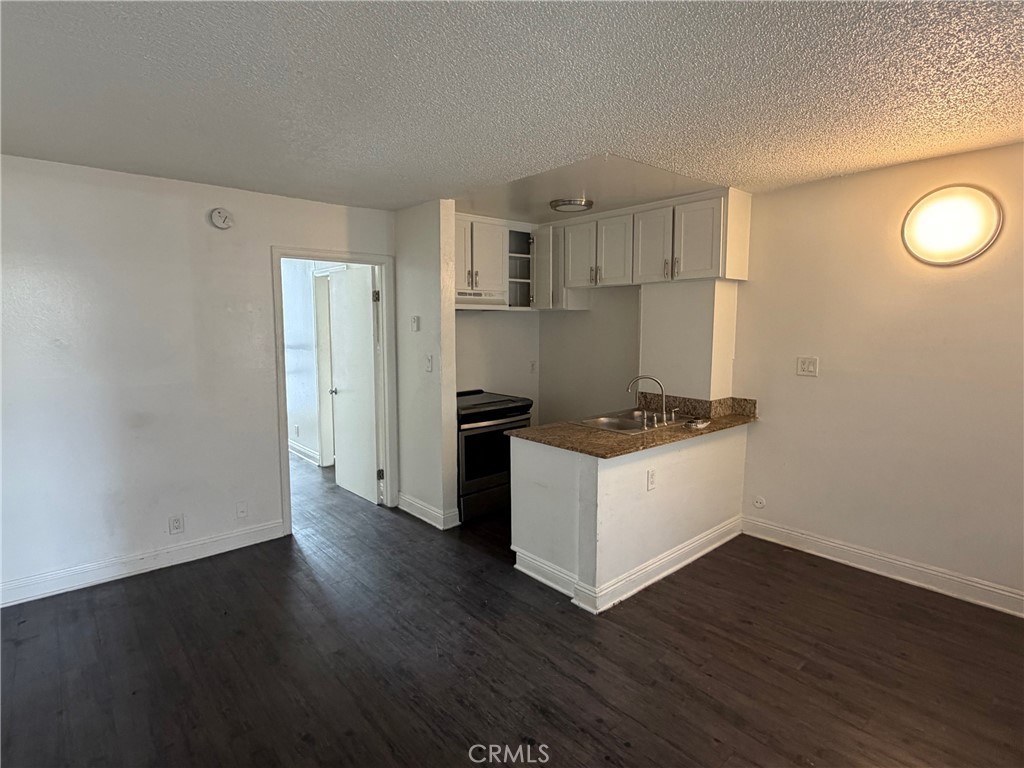 835 W Rosecrans Avenue Property Photo 7