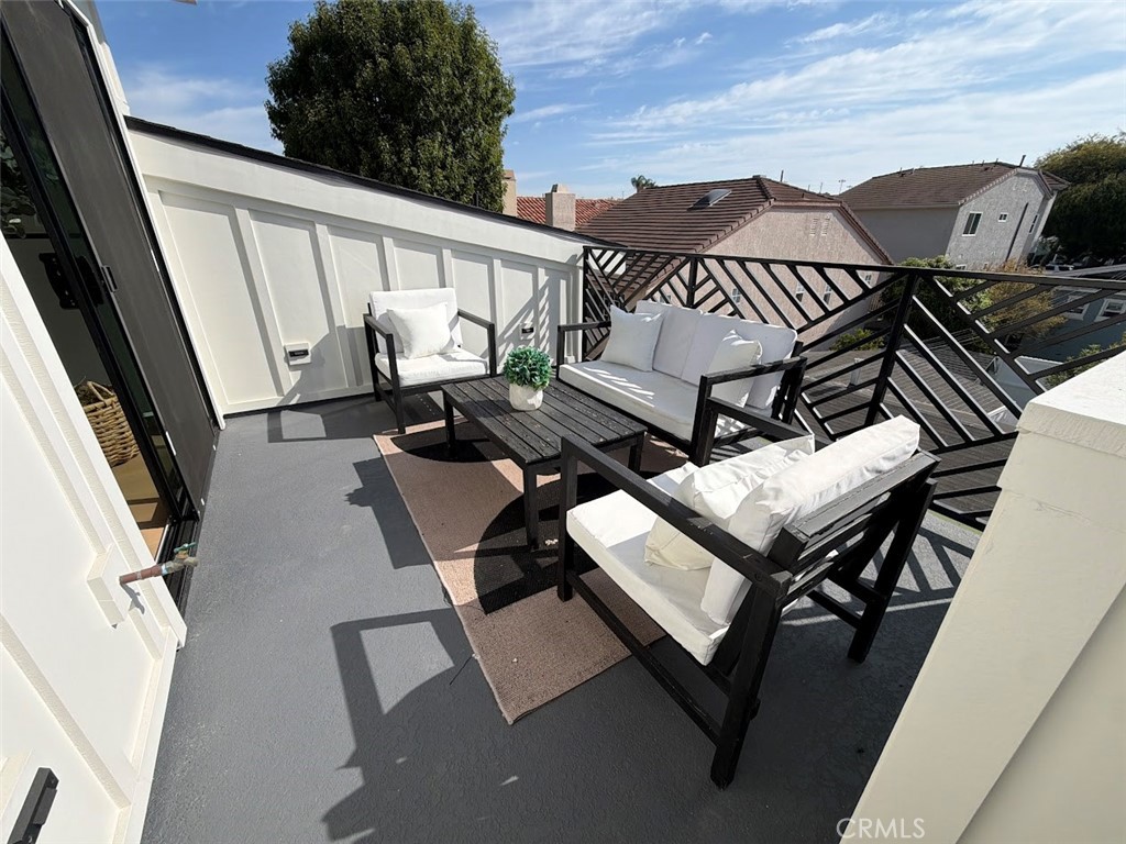 110 S Irena Avenue B Property Photo 17
