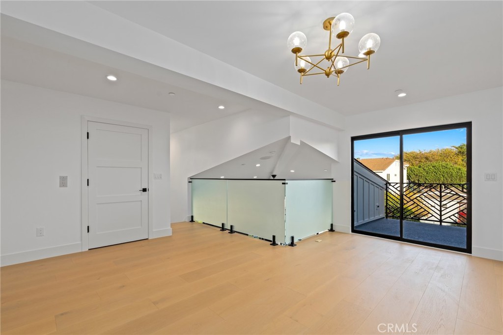 110 S Irena Avenue B Property Photo 30
