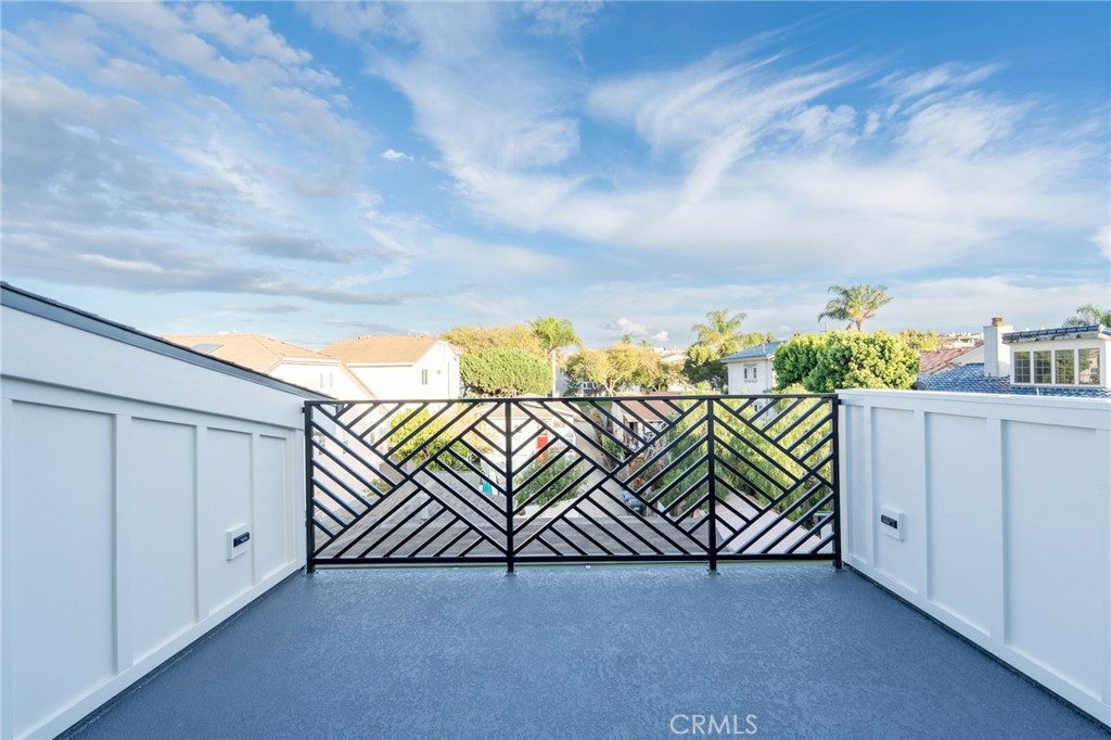 110 S Irena Avenue B Property Photo 32