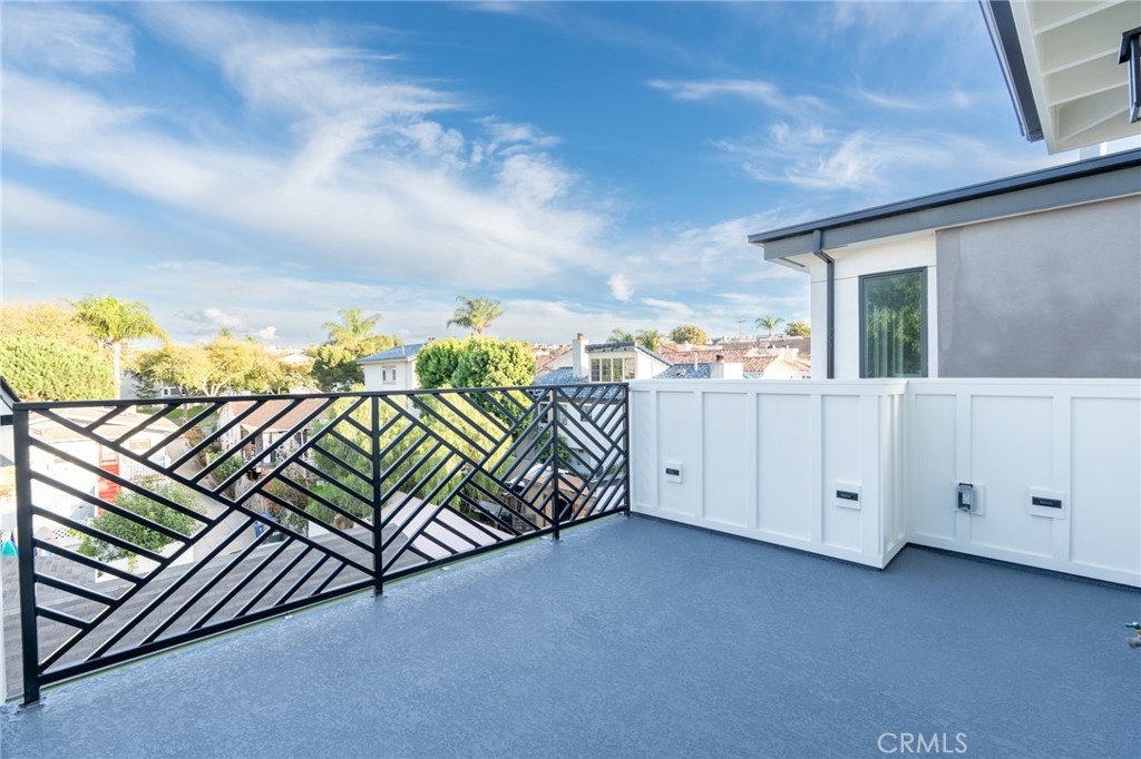 110 S Irena Avenue B Property Photo 33