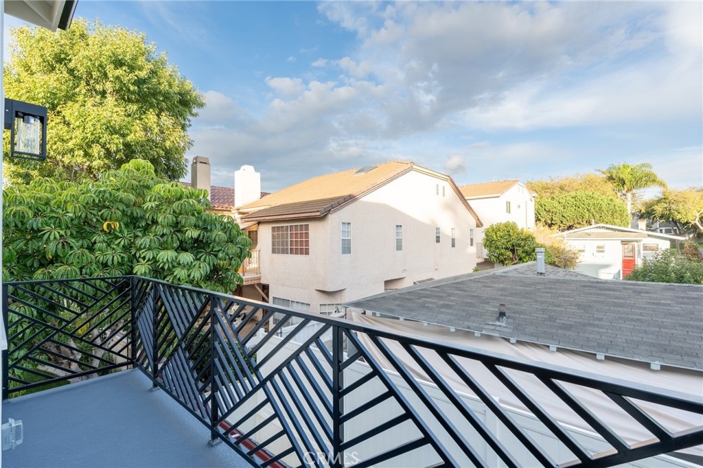 110 S Irena Avenue B Property Photo 34