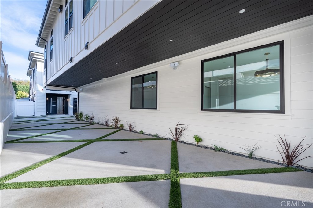 110 S Irena Avenue B Property Photo 61