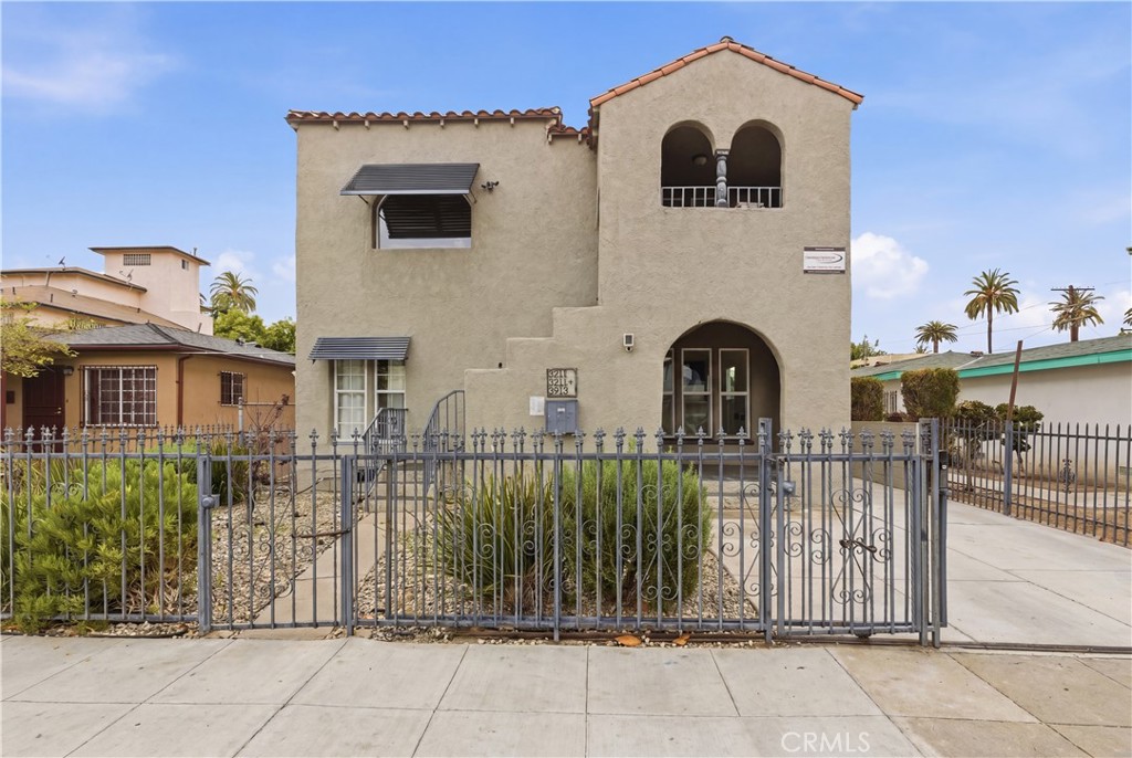 2911 S Palm Grove Avenue Property Photo 2