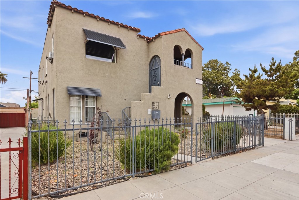 2911 S Palm Grove Avenue Property Photo 3