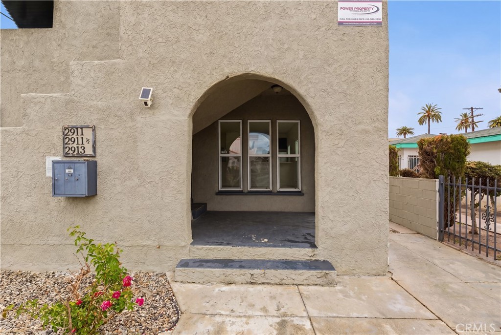 2911 S Palm Grove Avenue Property Photo 5