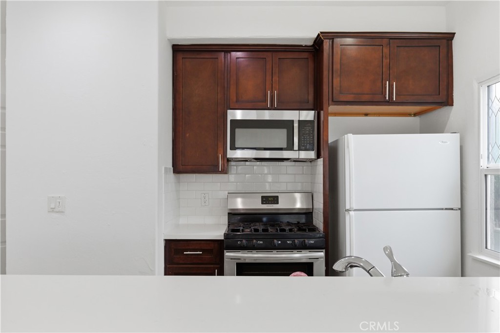 2911 S Palm Grove Avenue Property Photo 11