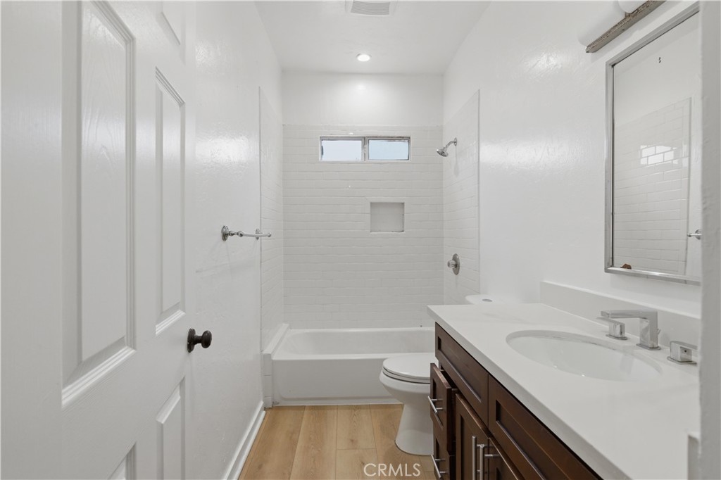 2911 S Palm Grove Avenue Property Photo 19