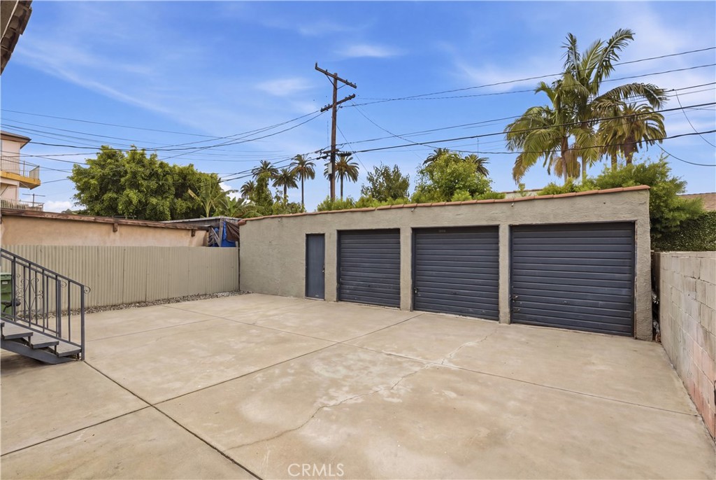 2911 S Palm Grove Avenue Property Photo 20