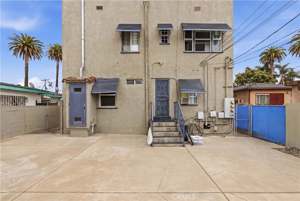 2911 S Palm Grove Avenue Property Photo 21