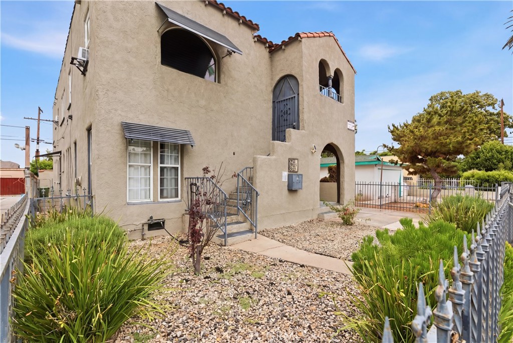 2911 S Palm Grove Avenue Property Photo 22