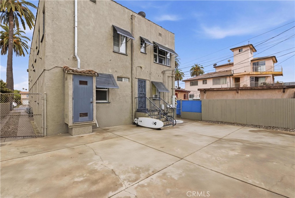 2911 S Palm Grove Avenue Property Photo 24