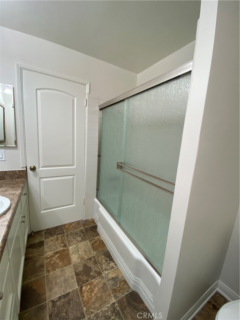 665 W 34th 7 Property Photo 8