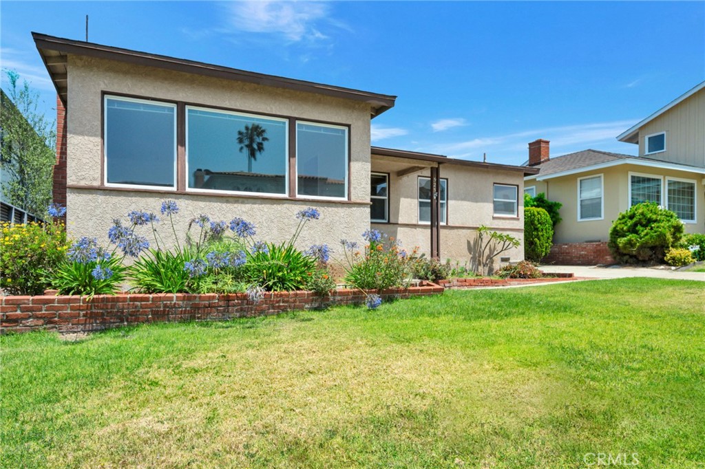 525 17th Property Photo 6