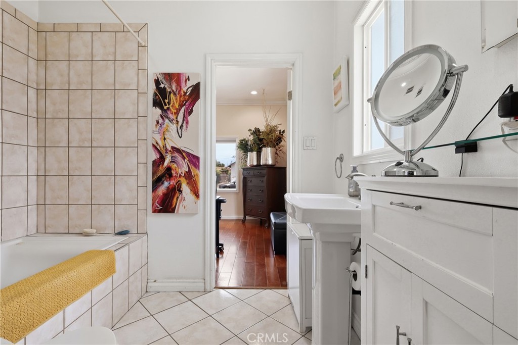 118 W 84th Place Property Photo 13