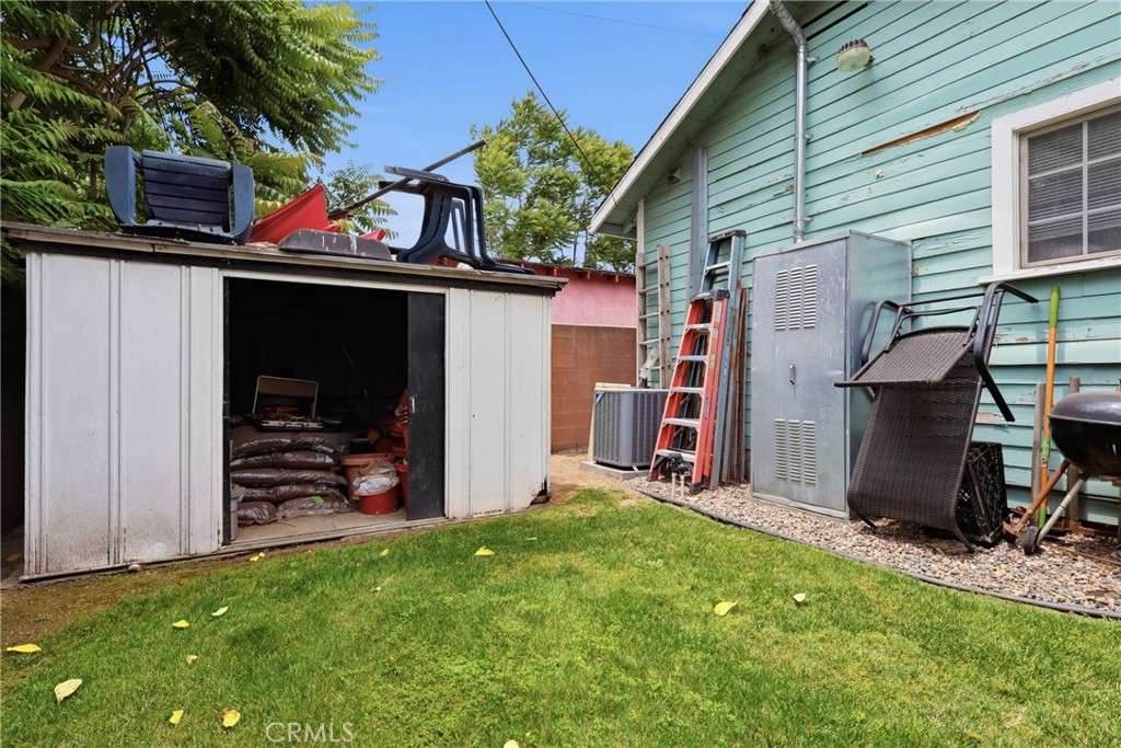 118 W 84th Place Property Photo 21
