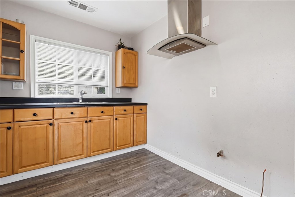118 W 84th Place Property Photo 24