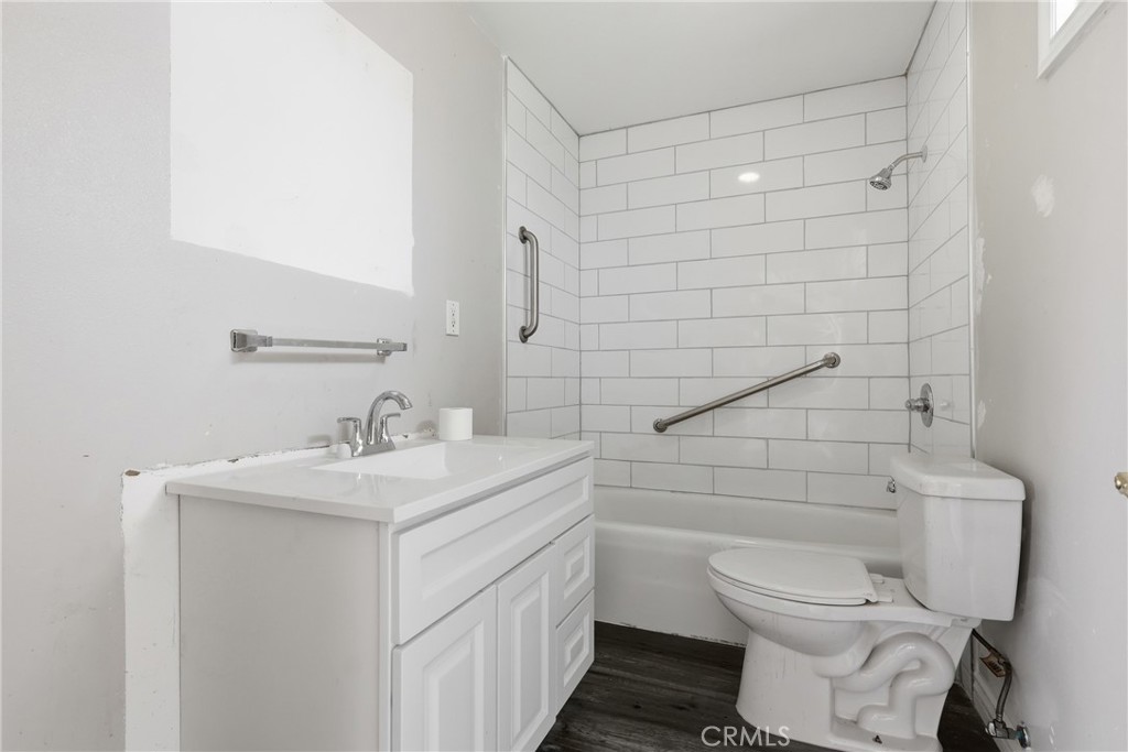 118 W 84th Place Property Photo 27