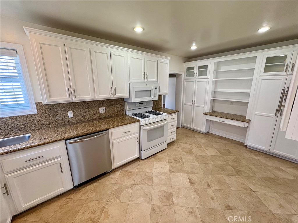 2000 Harkness Street Property Photo 8