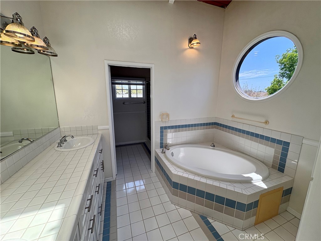 2000 Harkness Street Property Photo 15